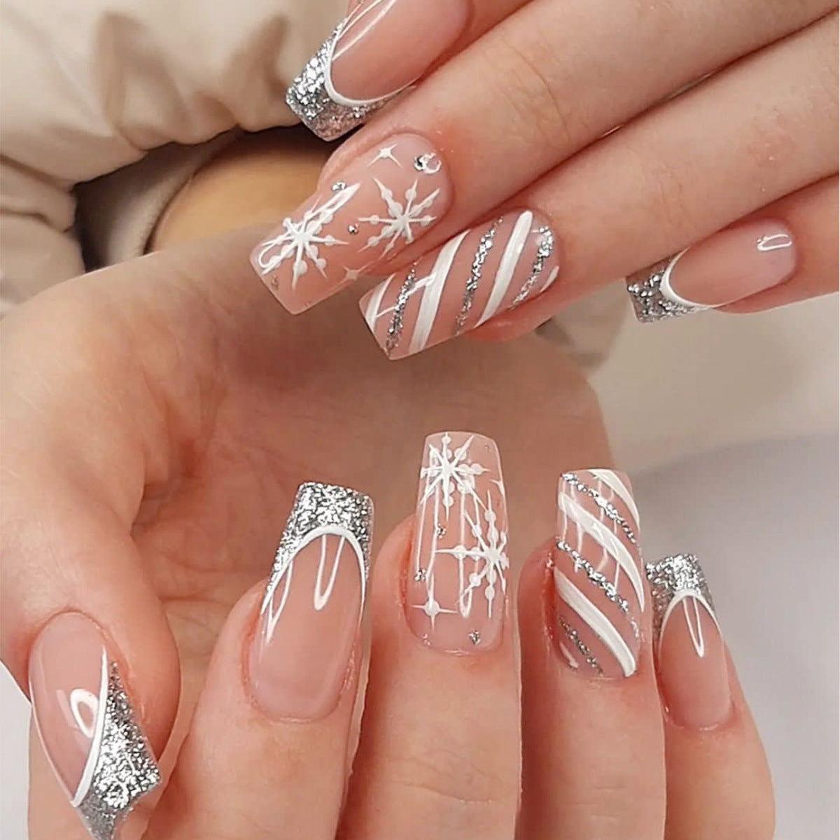 Silver Shimmer Winter Nails – One-Finger Magic