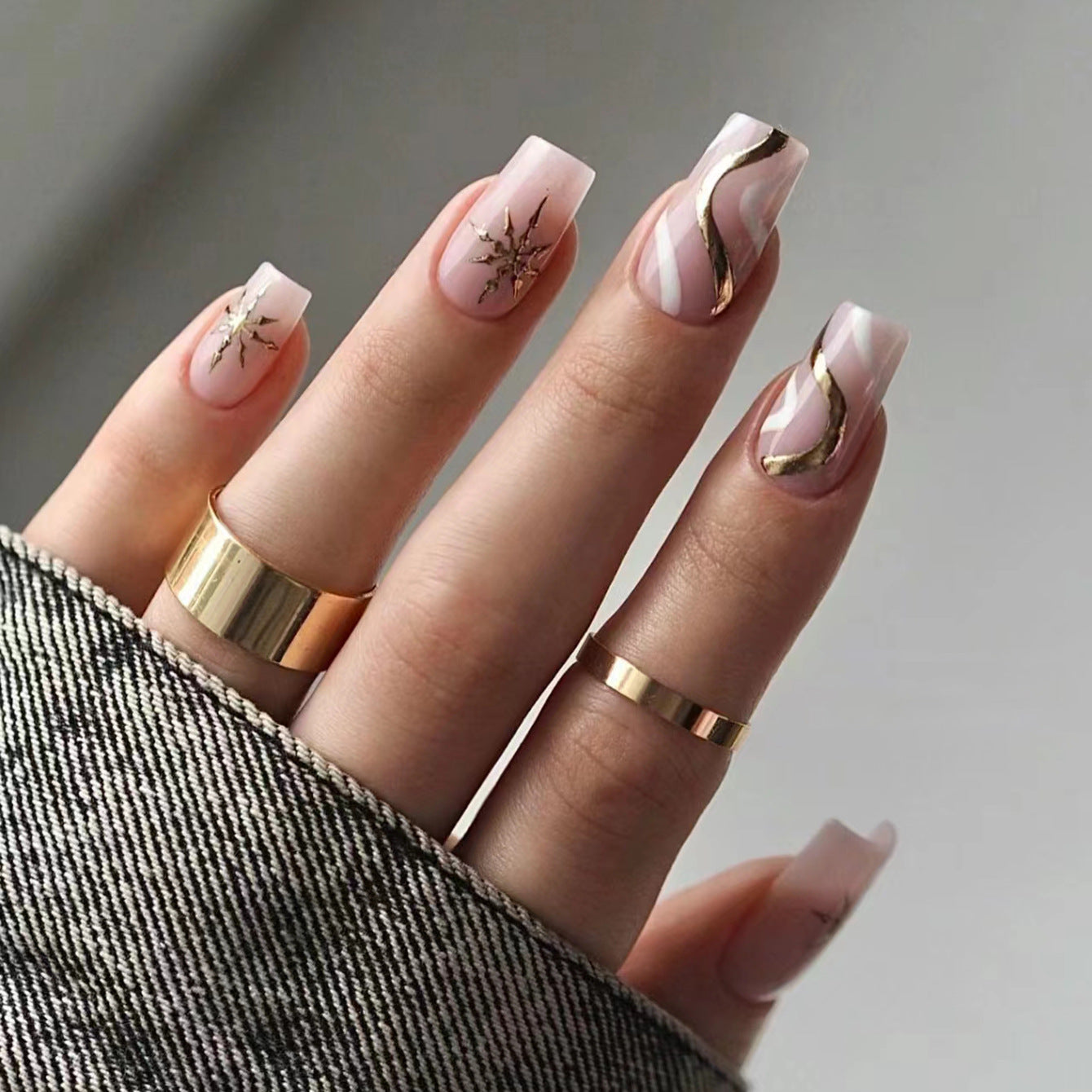 Elegant Gold Nail Designs That Shine
