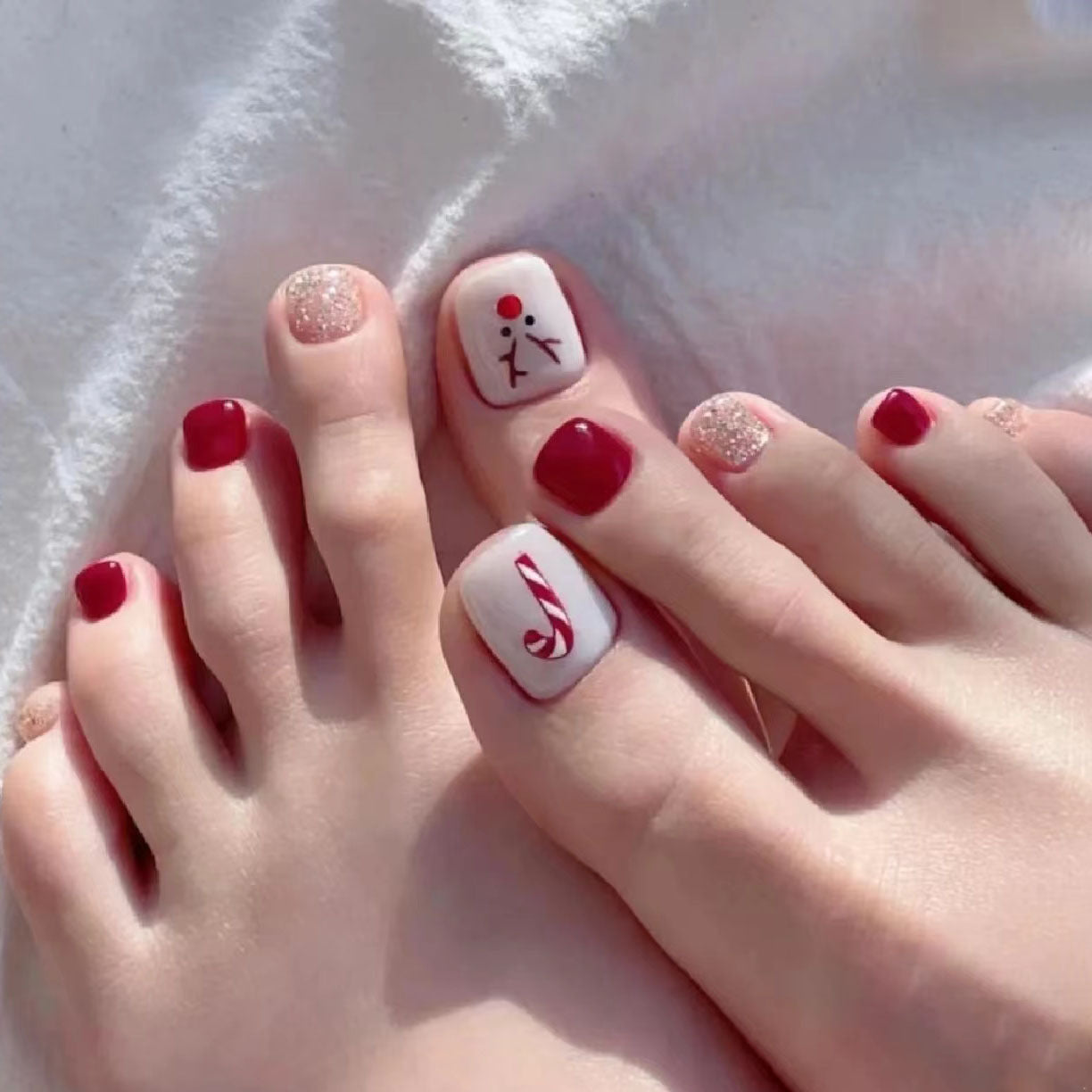 Sparkle Through the Seasons with Glitter Nails