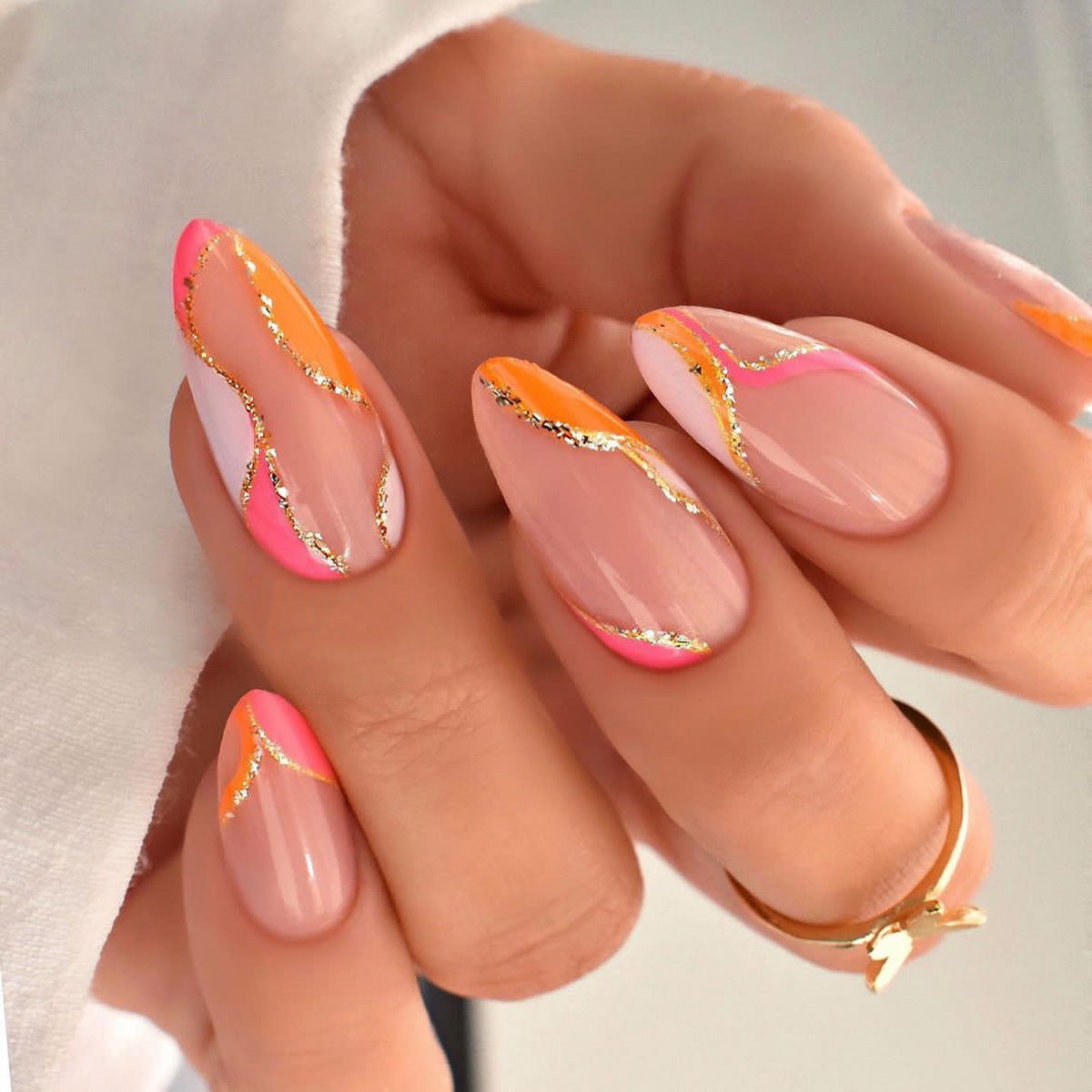 Summer Almond Nails That Shine