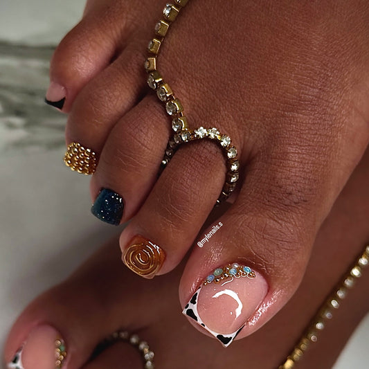 Glamorous Short Square Pink With Elegant Rose Accent Press On Toenail Set