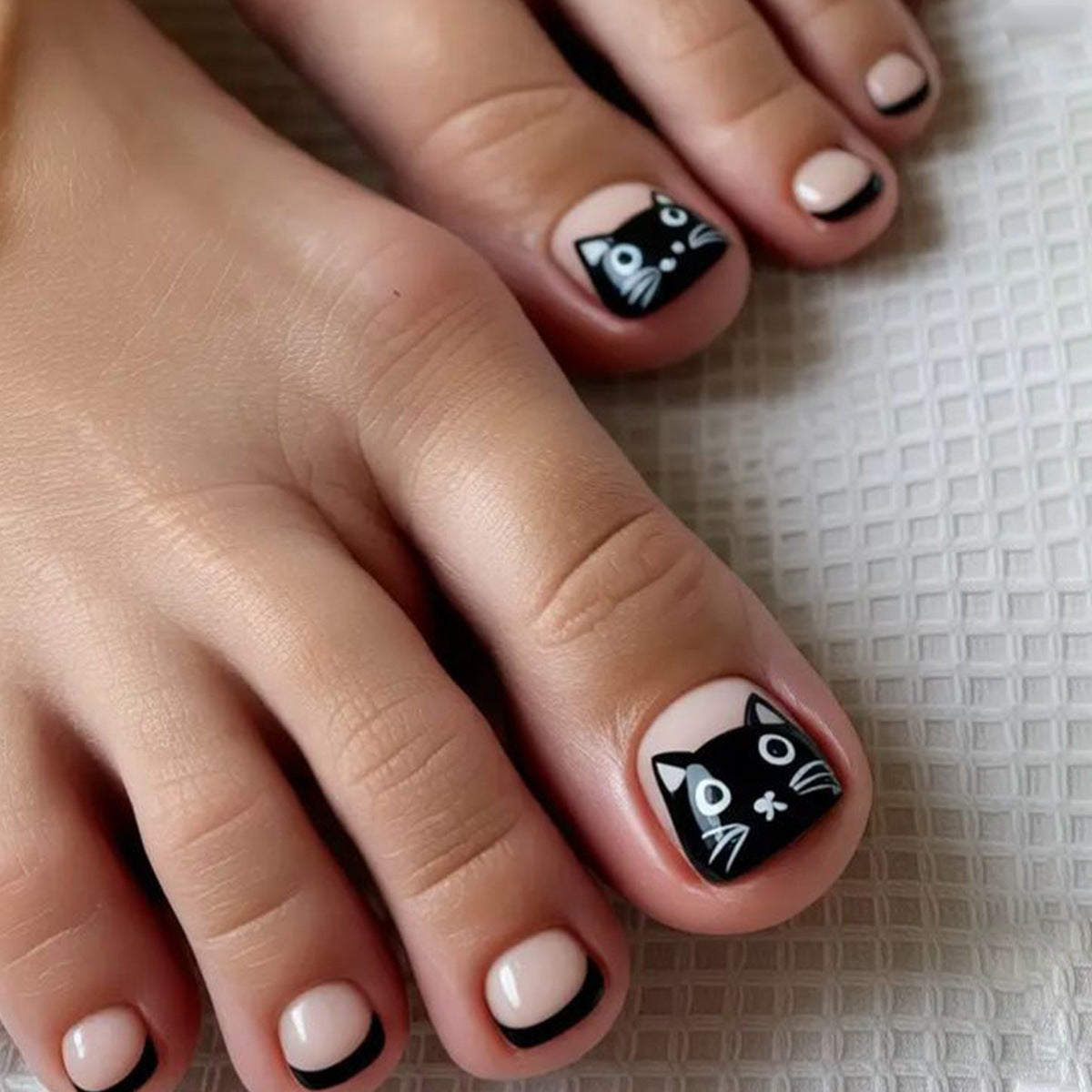 Whimsical Cat Theme Short Square Black and White Cat Design Toenail Set