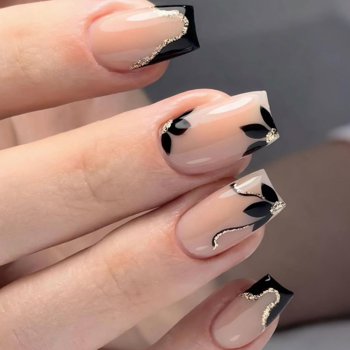 Elegant Noir Medium Square Clear Design with Gold Accents Press On Nail Set