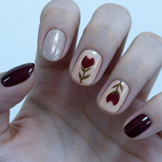 Floral Elegance Chic Short Square Glittery Press-On Nail Set with Exquisite Rose Design
