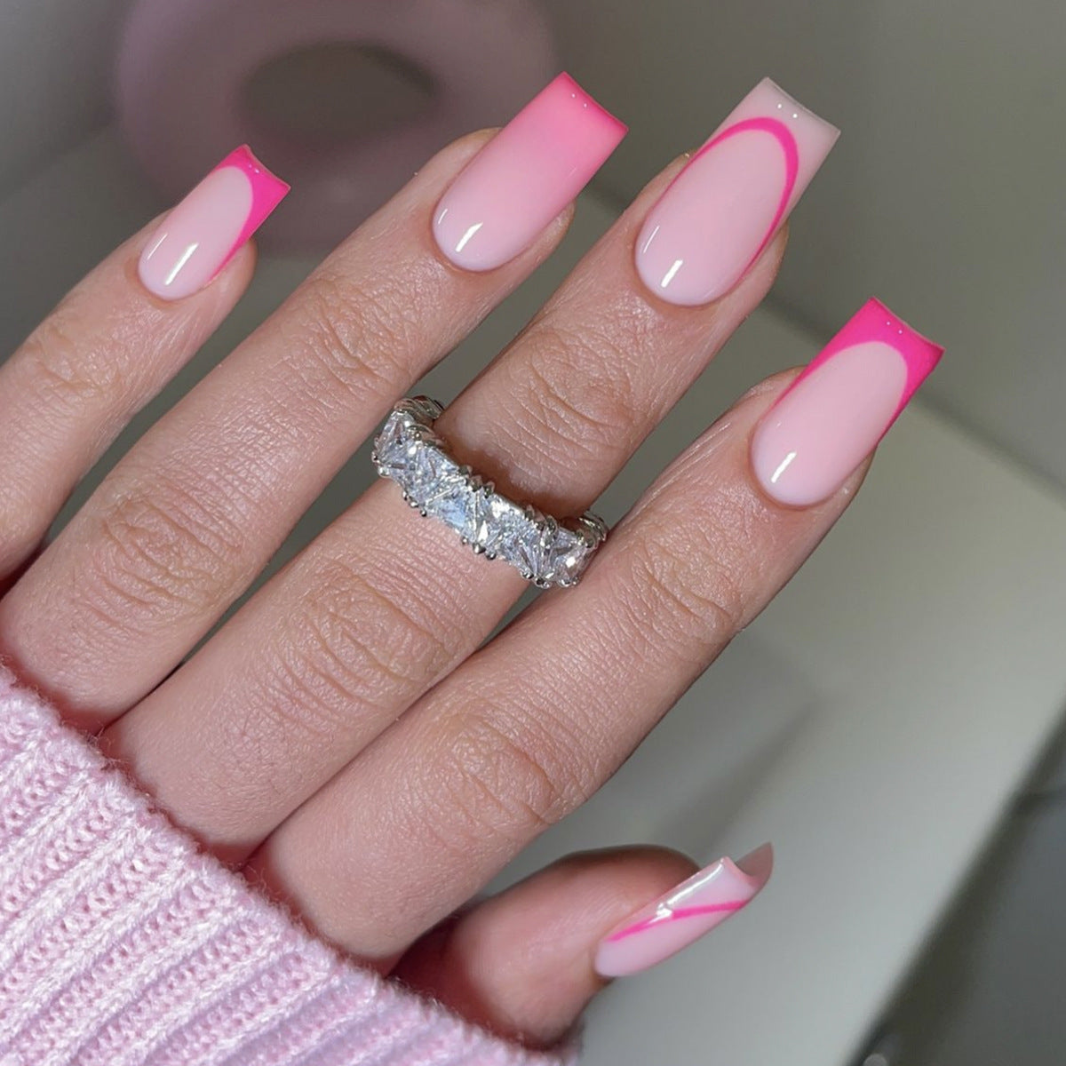 Glamorous Touch Medium Square Pink Ombre Press On Nails with Eye-Catching Accent Design
