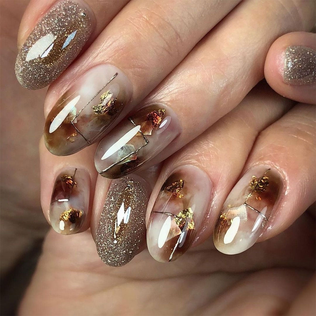 Gilded Elegance Medium Oval Transparent and Glittering with Floral Accents Press On Nail Set