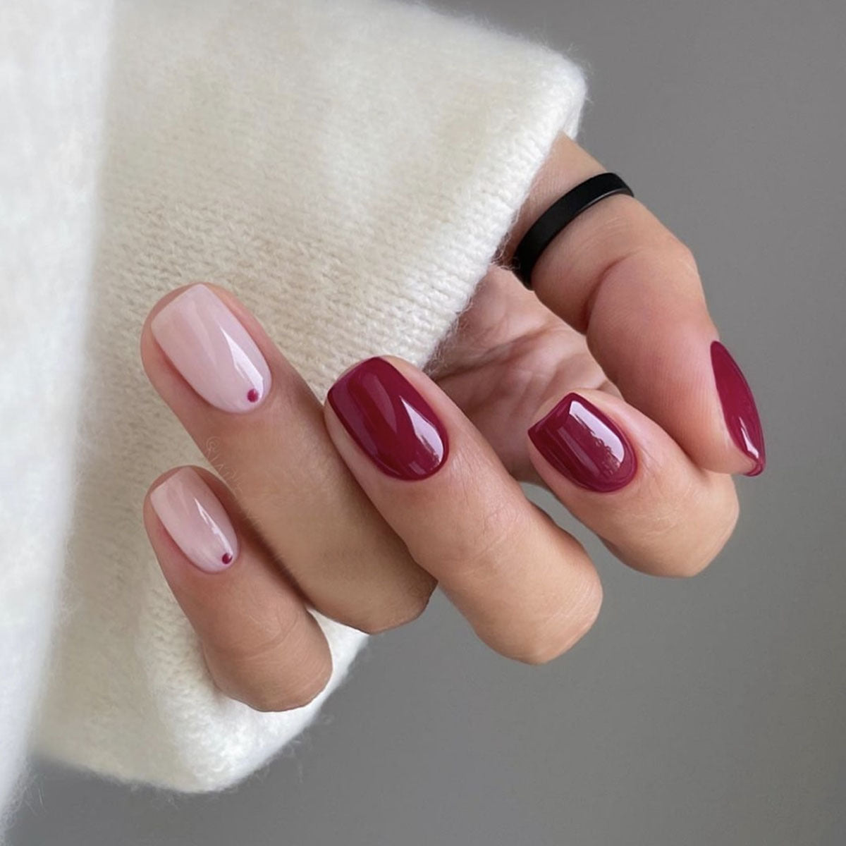 Chic Elegance Medium Square Burgundy with Subtle Accent Nail Press-On Nail Set