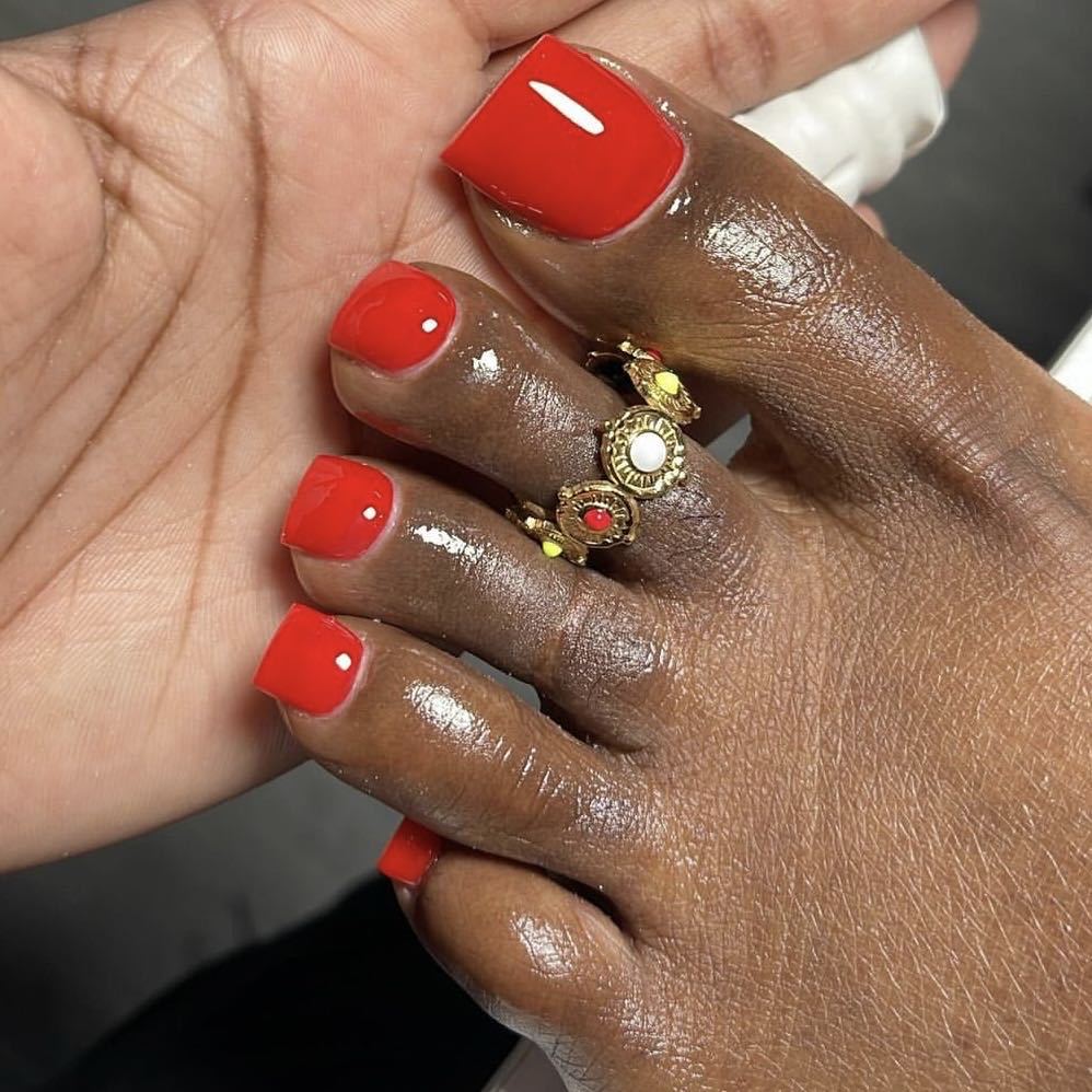 Classic Glamour Short Square Vibrant Red Glossy Press On Nail Set