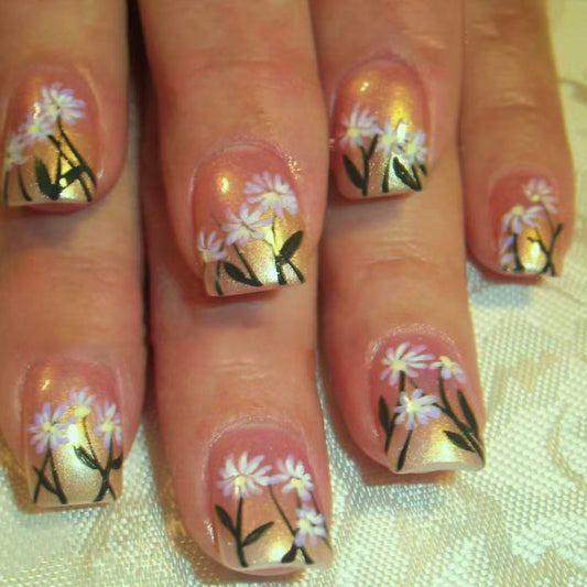 Floral Elegance Short Squared Pink and Gold Nail Set with Stunning Daisy Designs