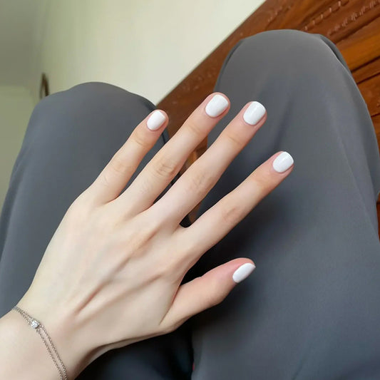 Elegant Serenity Square Short White Minimalist Nails Set