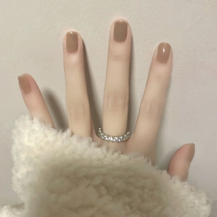 Elegant Chic Medium Square Beige Press On Nail Set with Glitter Accent Ring Finger