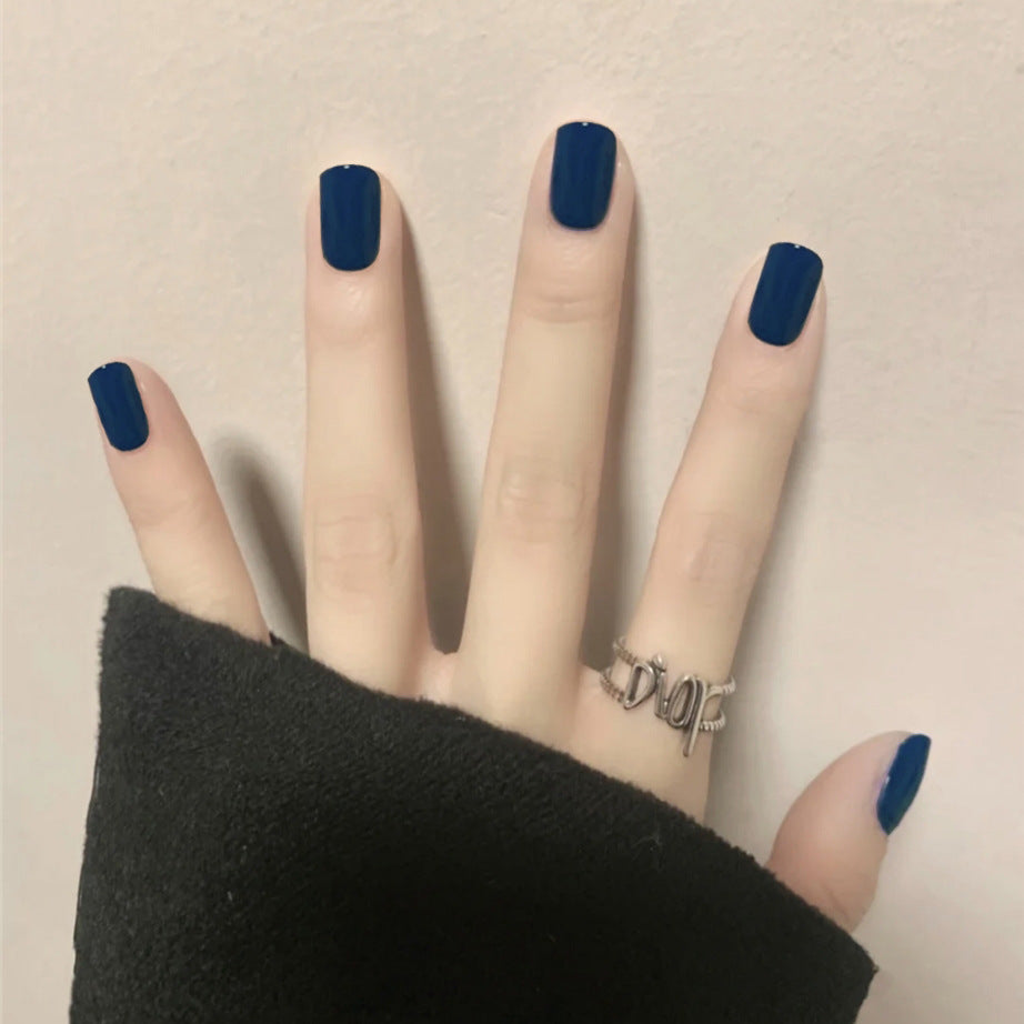 Elegant Ocean Blues Short Square Matte Press On Nail Set with Easy Application Feature