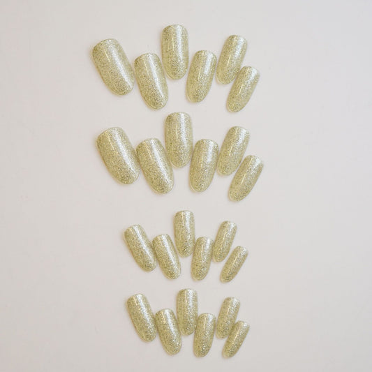 Glimmering Gold Fantasy Medium Oval Glitter Press-On Nail Set