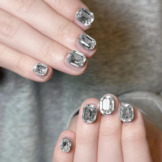 Glamorous Crystal Elegance Short Oval Silver Press On Nail Set with Stunning Gemstone Accents