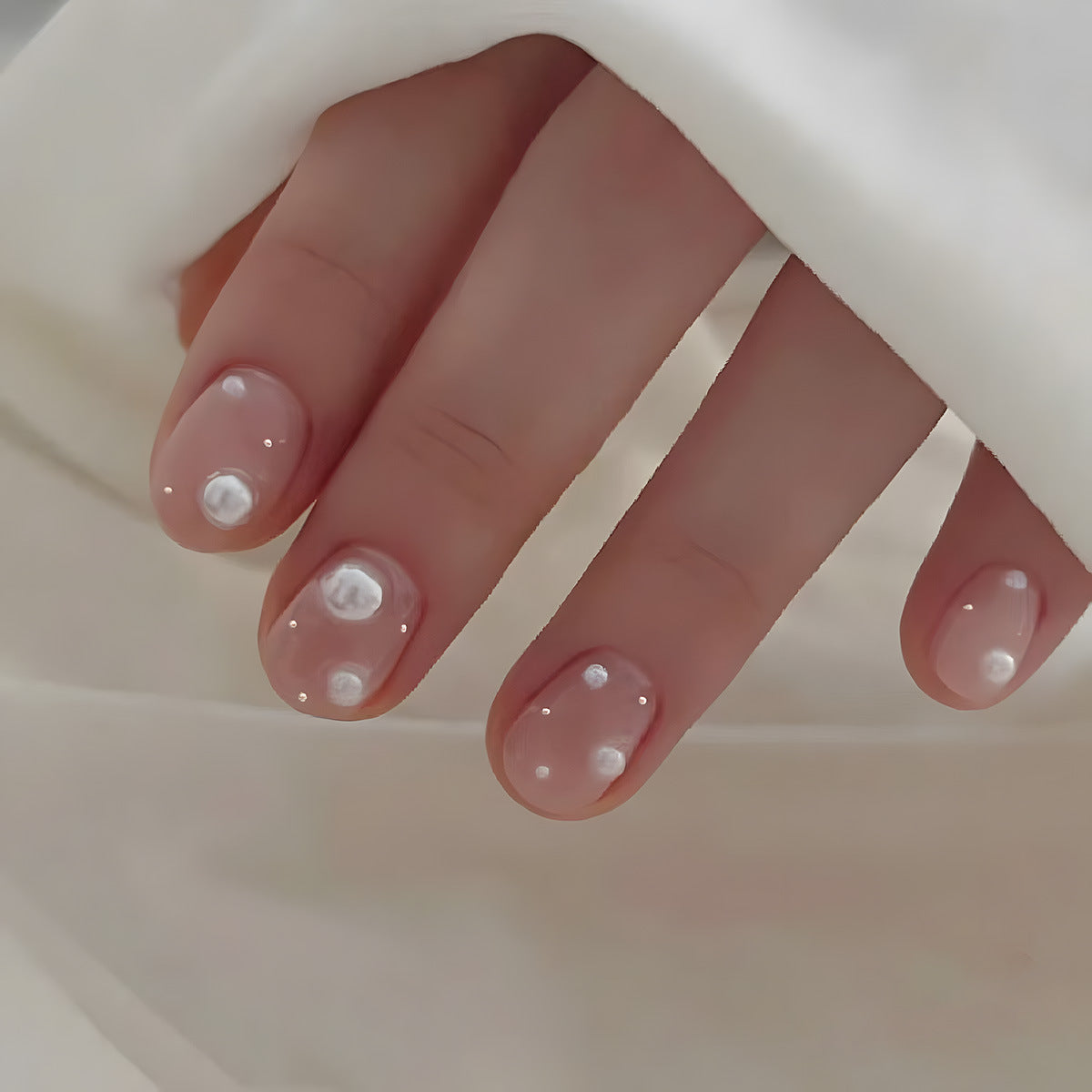 Elegant Pearl Dream Stick-On Nail Set Short Oval Blush Pink with Unique Glossy Pearl Accents