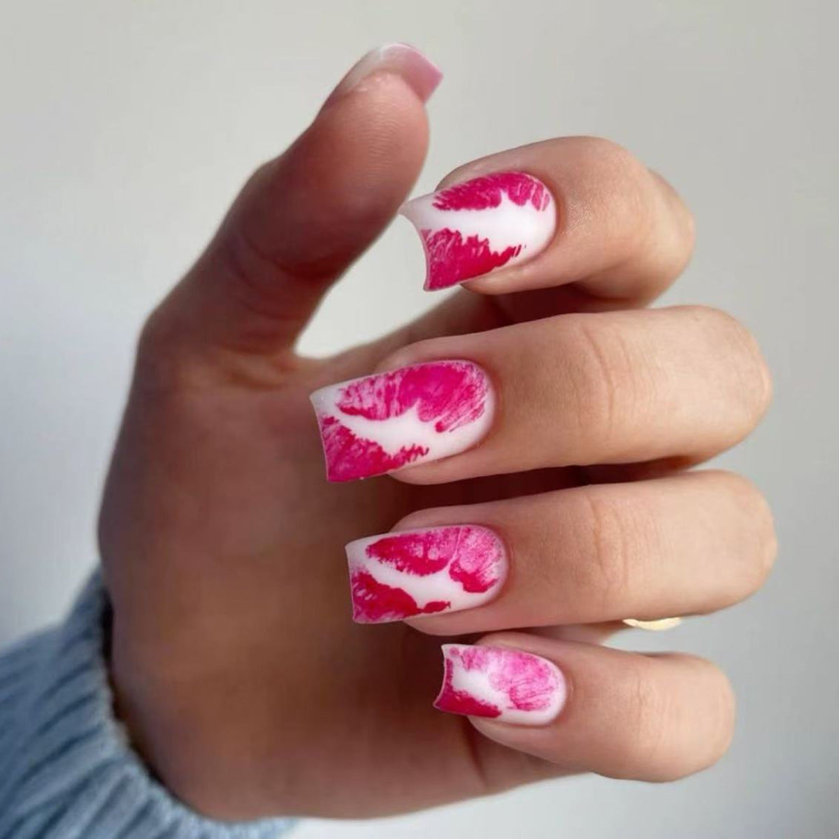 Romantic Blossoms Medium Square Pink Ombre Nail Set with Unique Lip Print Design