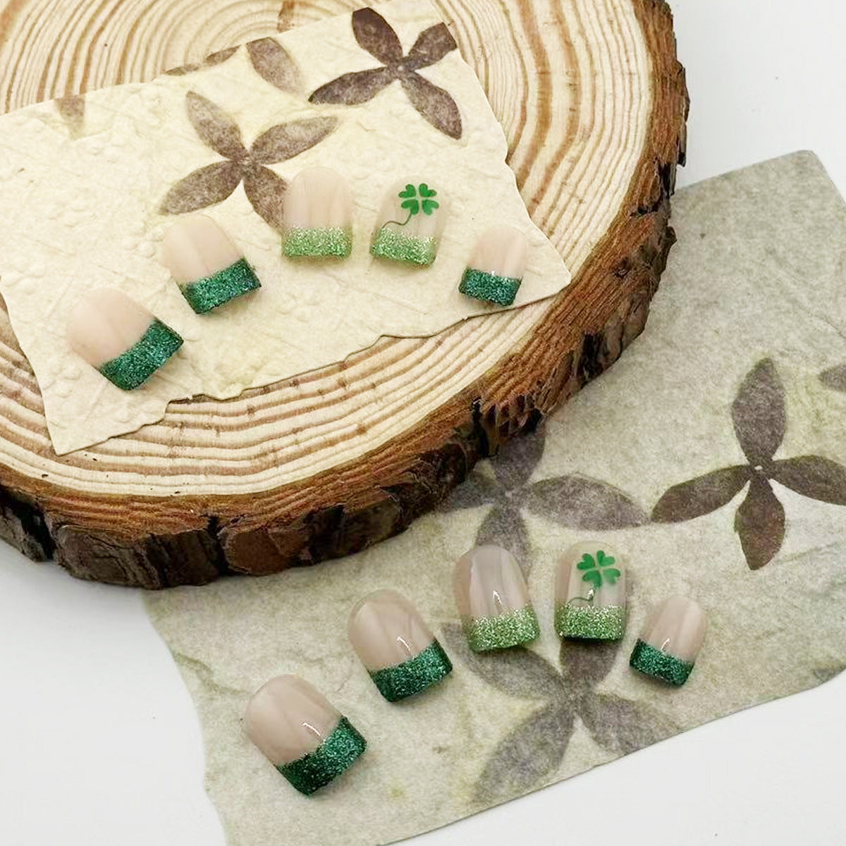 Lucky Charm Elegant Short Square Green Glitter Gradient Press On Nail Set