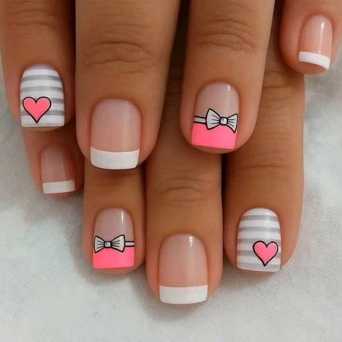 Charming Love Knot Short Square Pink and White Gradient Nail Set with Adorable Bow Accents