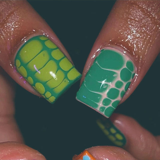 Tropical Escape Short Square Green Press-On Nail Set with Unique Turtle Shell Design Pattern