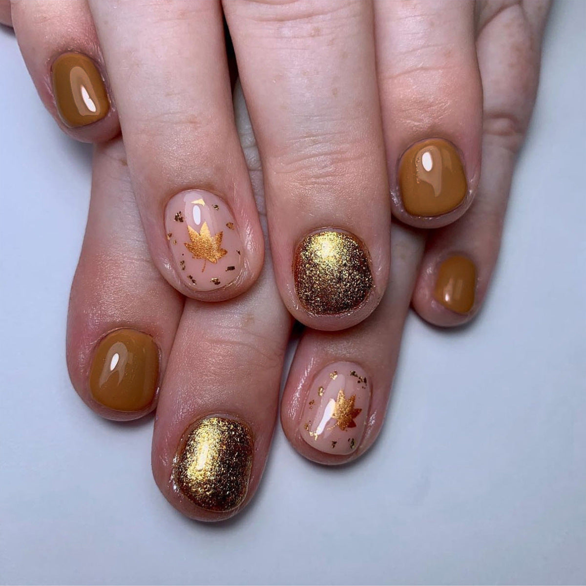 Elegant Autumn Vibes Short Oval Brown and Gold Press on Nail Set with Leaf Accent Design