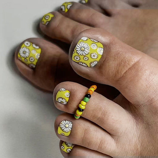 Sunny Daisy Delight Short Square Yellow Press On Toenail Set with Floral Design