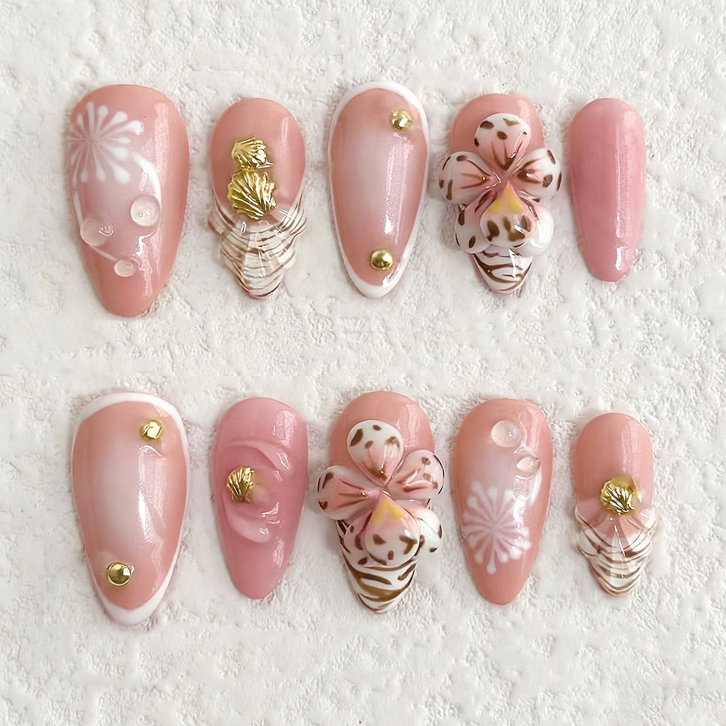 Whimsical Floral Medium Oval Pink Nail Set with Elegant Gold Accents