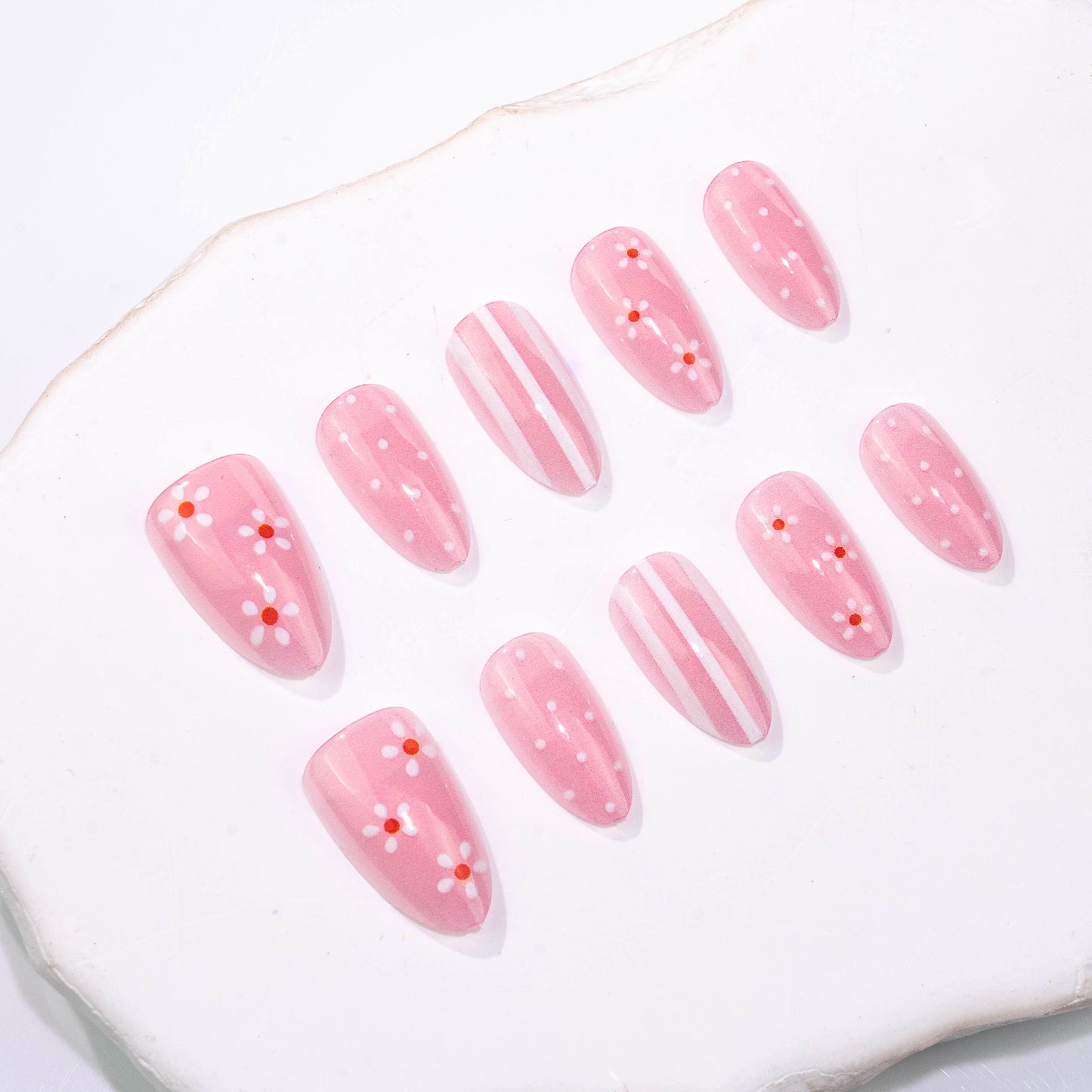 Romantic Floral Medium Oval Pink Nail Set with Charming Flower Accents