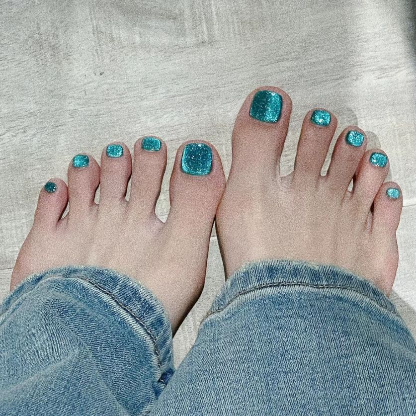Ocean Bliss Extra Short Round Teal Glitter Press On Toenail Set with Durable Adhesive