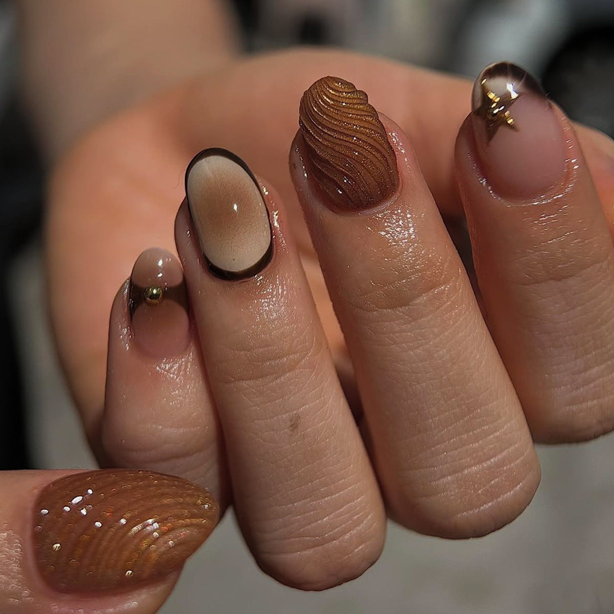 Chic Autumn Vibes Short Oval Brown with Textured Wave Design Press-On Nails Set