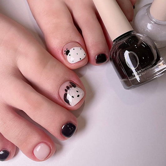 Charming Artistic Short Square Black and White Animal Print Press On Toenail Set