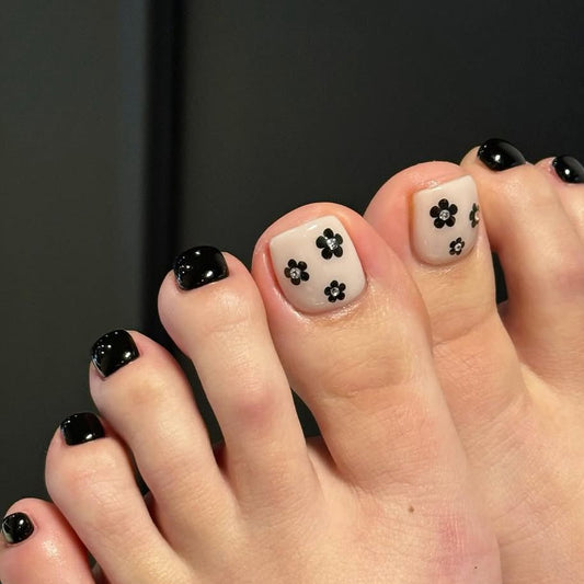 Floral Fantasy Short Square Black and White Design Press On Toenail Set