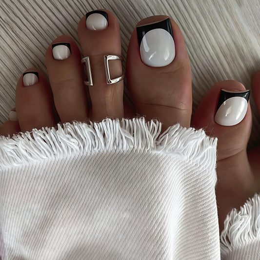 Chic Monochrome Glamour Short Square White and Black Elegant Edge Press On Toenail Set