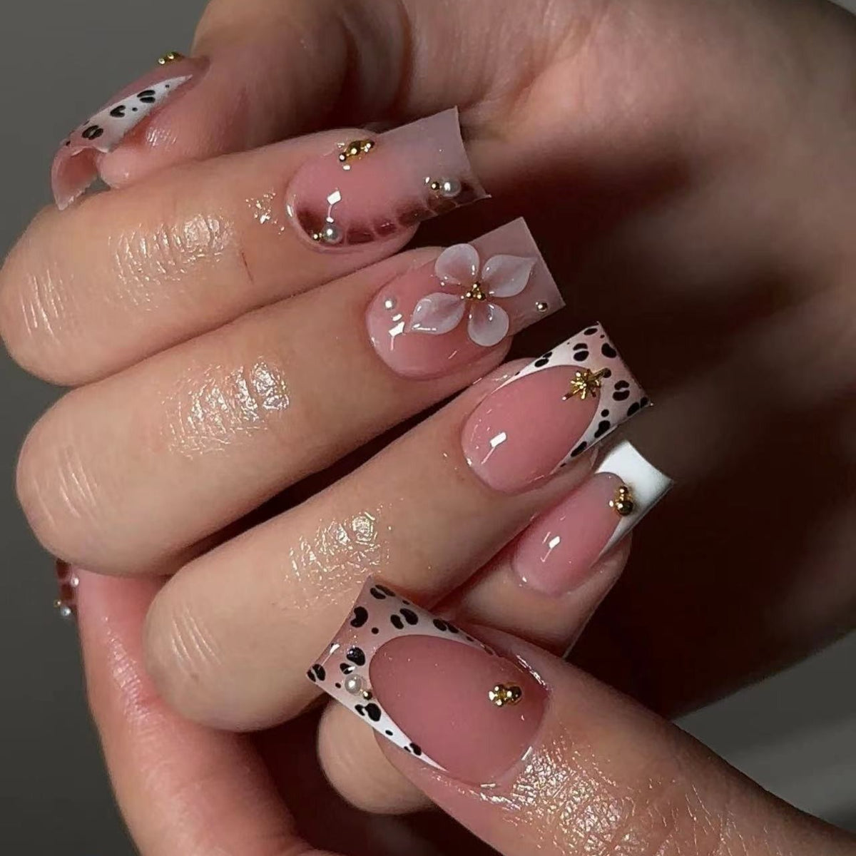 Chic Floral Design Long Square Pink Press On Nail Set with Unique Accents