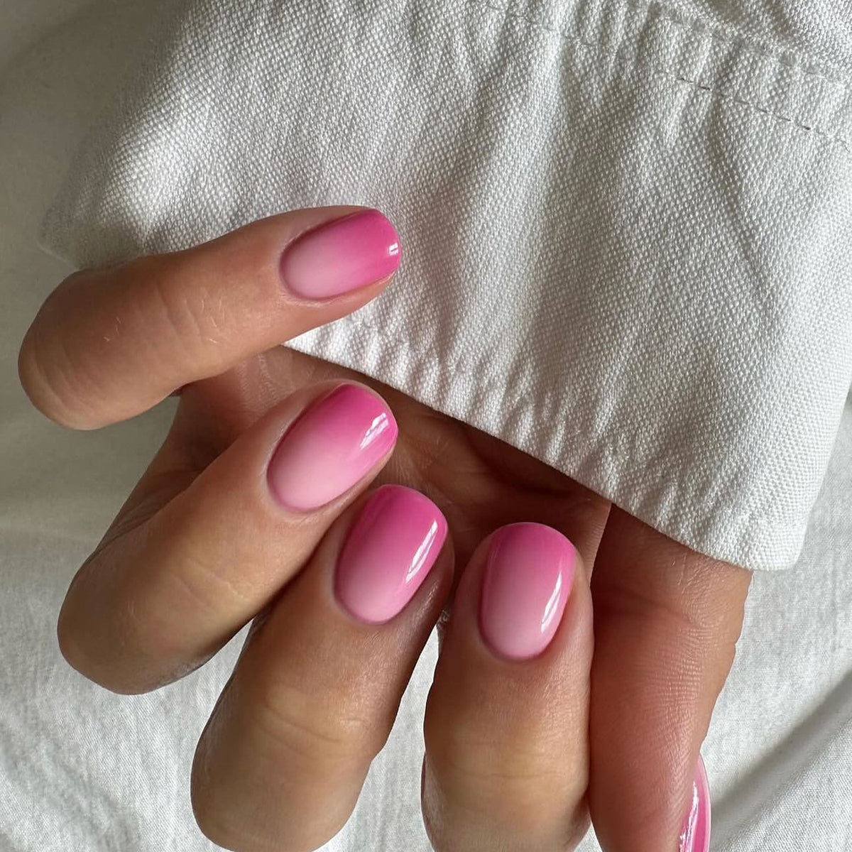 Dreamy Ombre Short Oval Pink Press On Nail Set with Glossy Finish