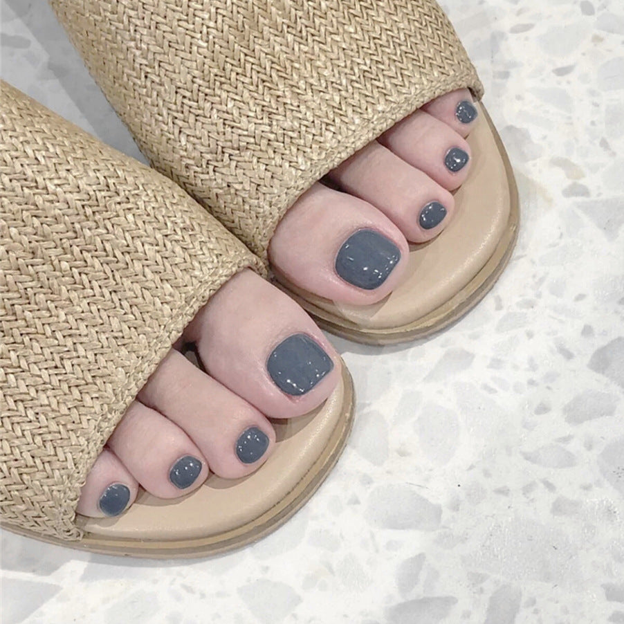 Summer Chic Short Round Grey Press On Toenail Set with Sparkle Accent