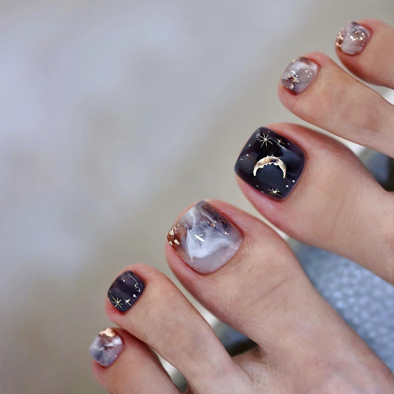 Celestial Elegance Short Square Marshmallow Purple with Moon and Star Accents Toenail Set