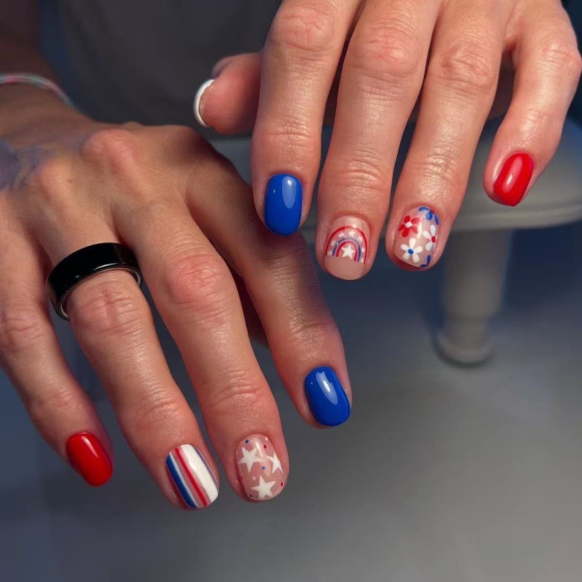 Patriotic Glamour Glossy Short Squoval Blue Red and Dazzling Star Pattern Press-On Nail Set
