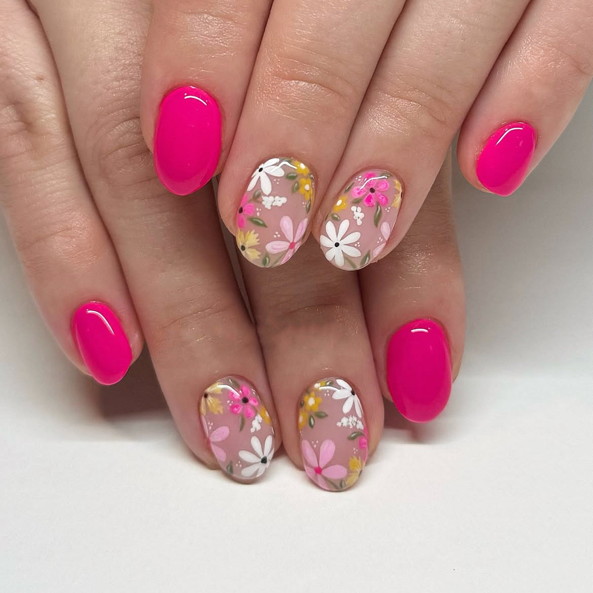 Floral Paradise Short Oval Pink Nail Set with Charming Botanical Accents