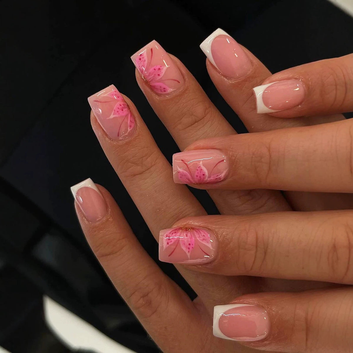 Floral Elegance Short Square Pink with Delicate Flower Art Press on Nail Set
