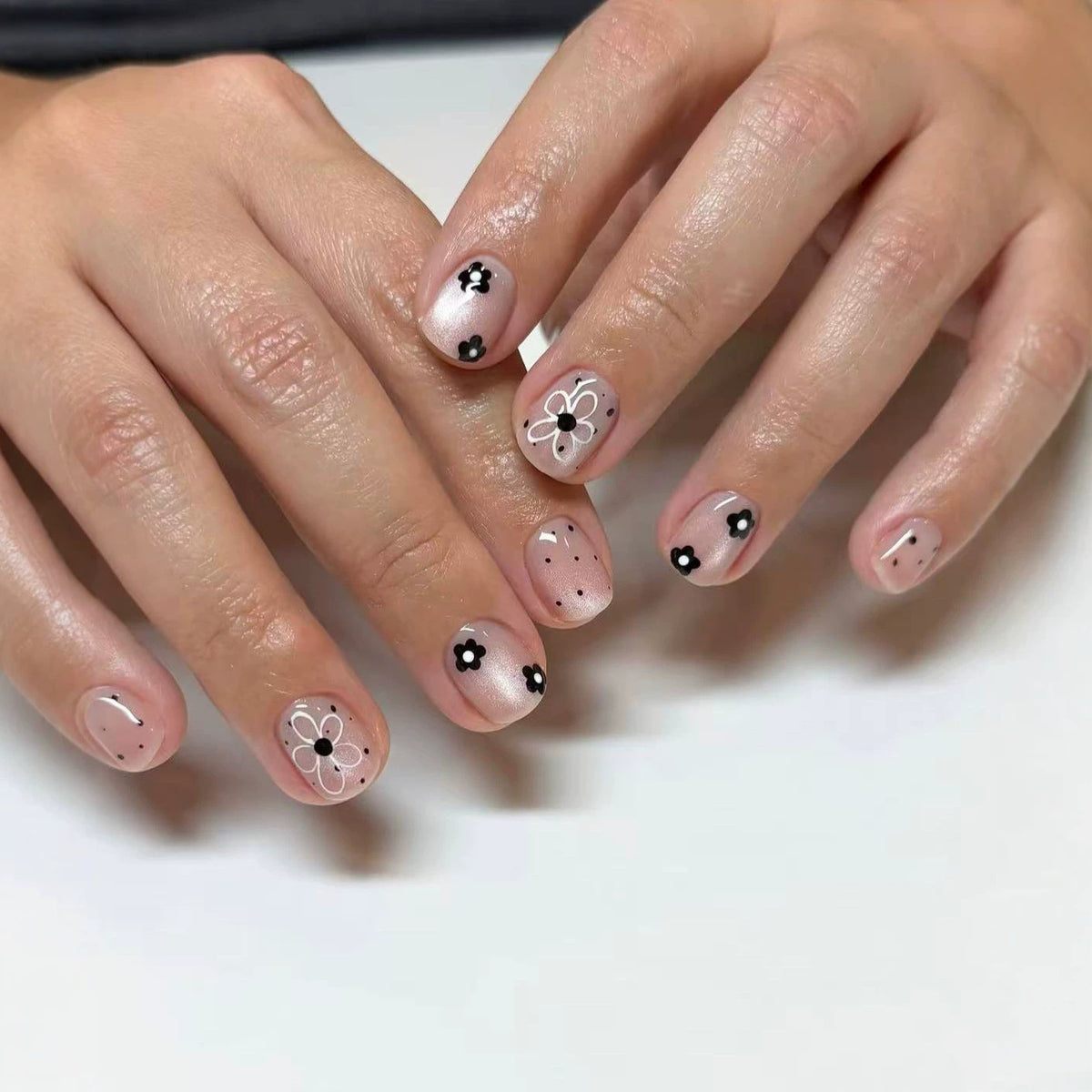 Charming Floral Fantasy Short Square Black and White Design Press On Nail Set