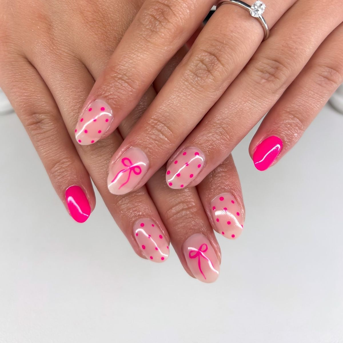 Chic Celebration Medium Round Pink with Bow Design Press on Nail Set