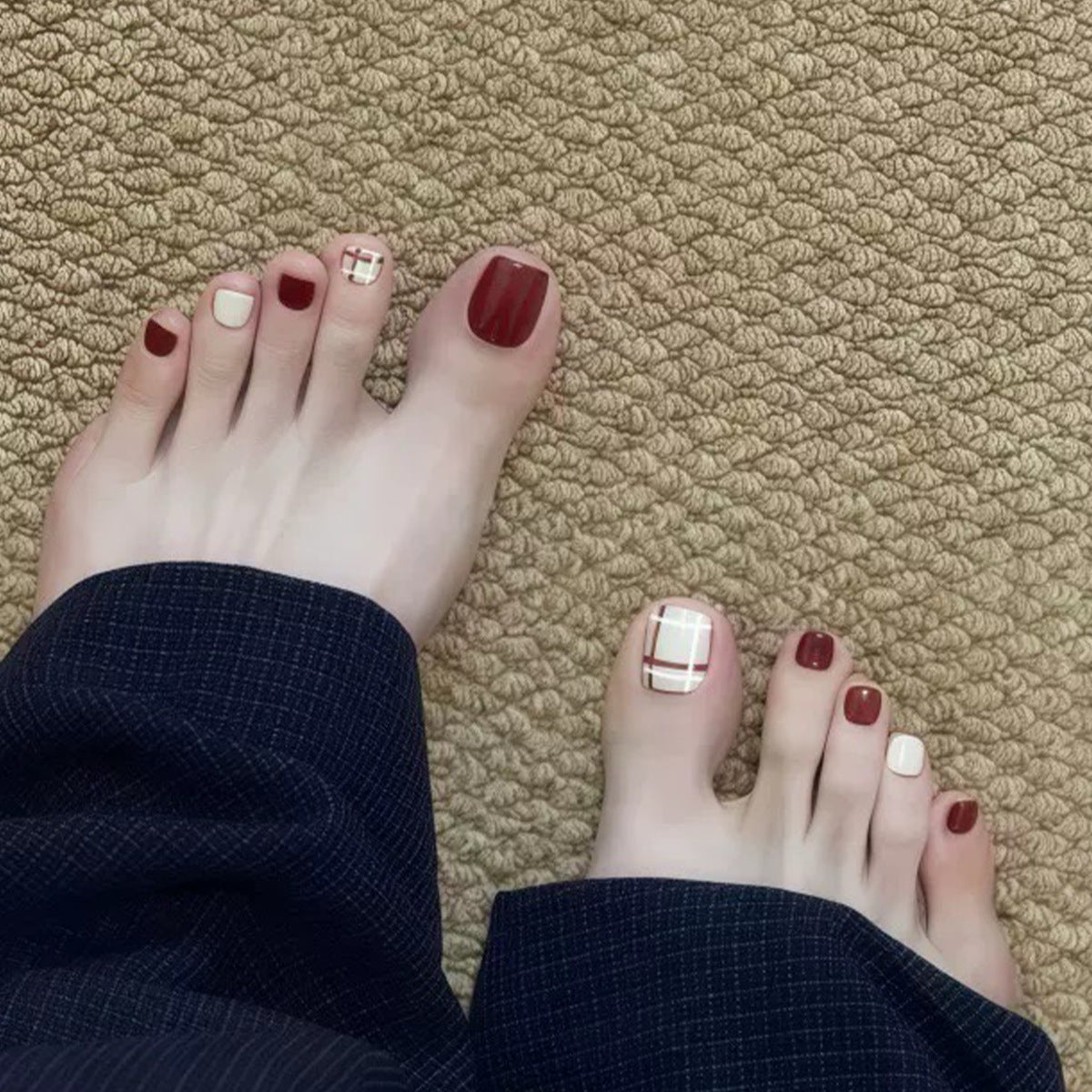 Autumn Harvest Trendy Short Square Red and White Press-On Toenail Set Featuring Chic Plaid Design