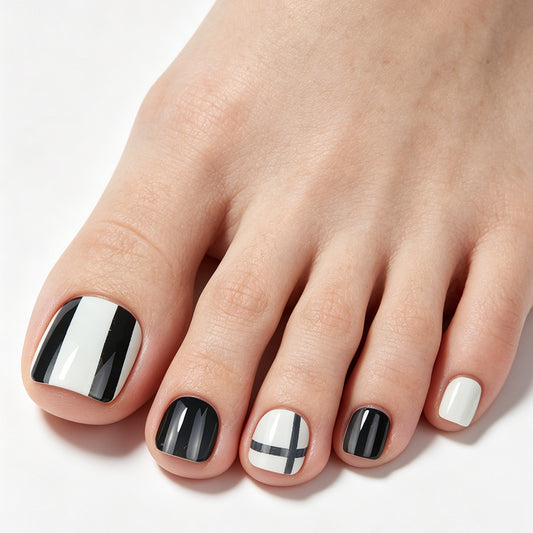 Chic Monochrome Medium Square Black and White Striped Press On Toenail Set