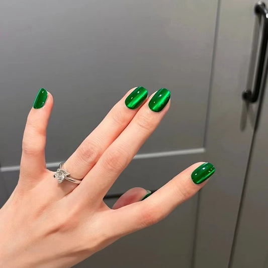 Emerald Forest Elegant Medium Oval Glossy Green Press On Nail Set with Shimmering Finish