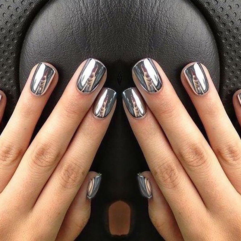 Futuristic Chrome Elegance Short Length Round Shaped Silver Press On Nail Set with Mirror Finish