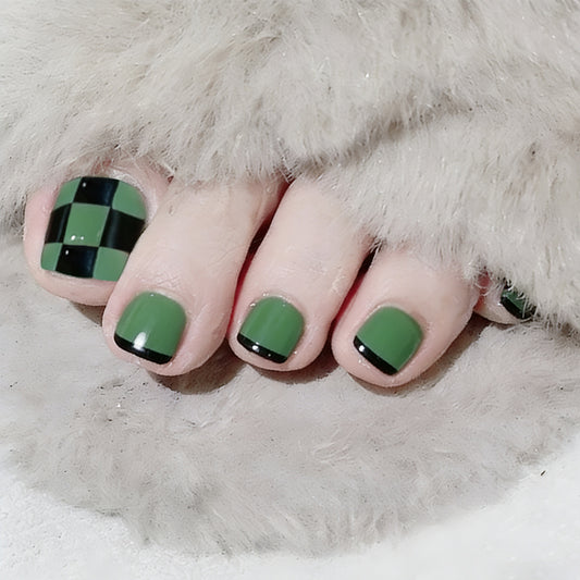 Enchanted Forest Elegant Short Square Green Press On Toenail Set with Stylish Checkerboard Design