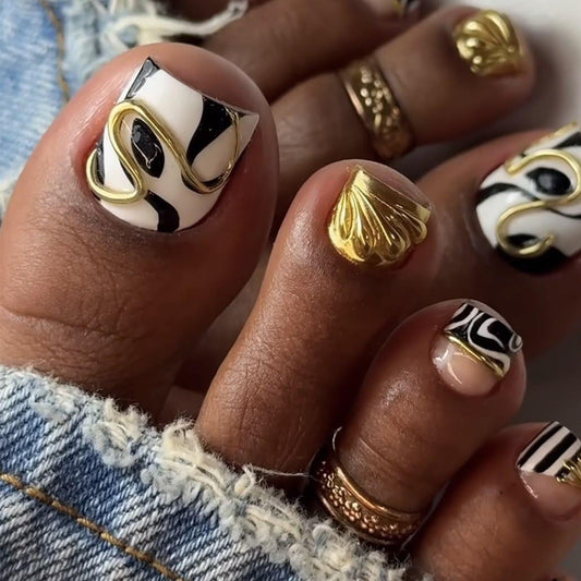 Chic Monochrome Short Square Black and White Twist Press On Toenail Set