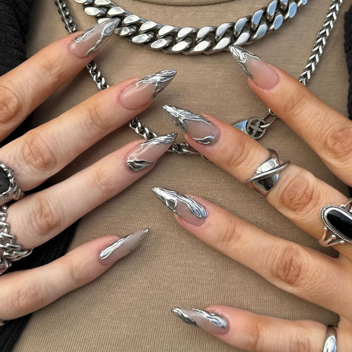 Futuristic Chrome Finish Medium Stiletto Silver Press On Nail Set with Mirror Effect