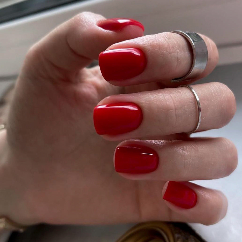 Elegant Evening Red Short-Length Round Press On Nail Set with Glossy Finish