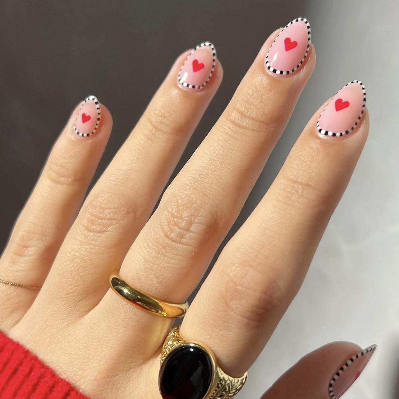 Charming Love Heart Short Almond Shaped Pink and Black Press On Nail Set with Unique Outline Design